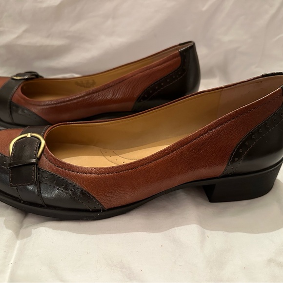 Naturalizer brown on brown wingtip style pump - Picture 2 of 7